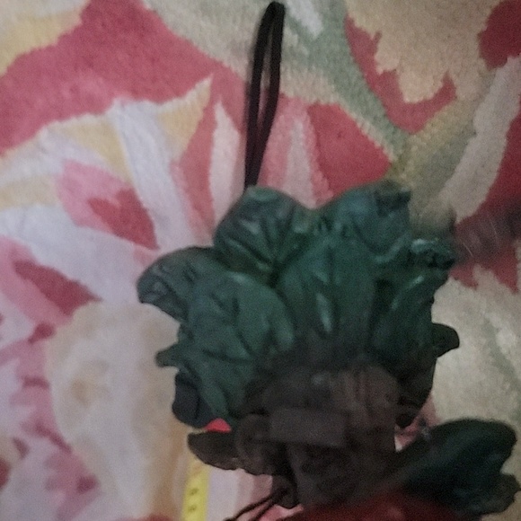 Strawberry shelf sitter 4" tall x 3 inches - Picture 11 of 11